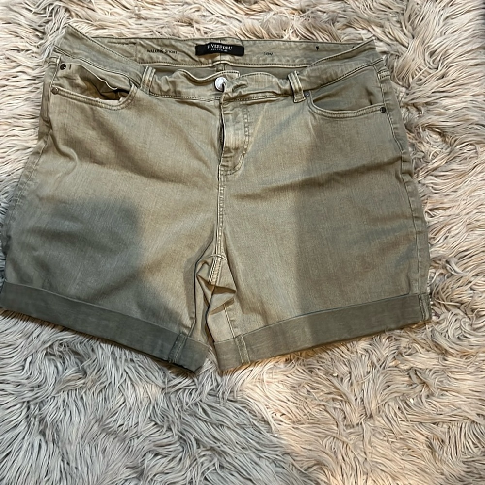 Cuffed green tinted jean short